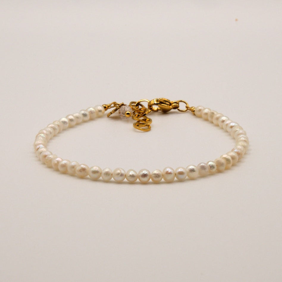 Armband Marie - Kleine Süßwasserperlen - Edelstahl - Weiß