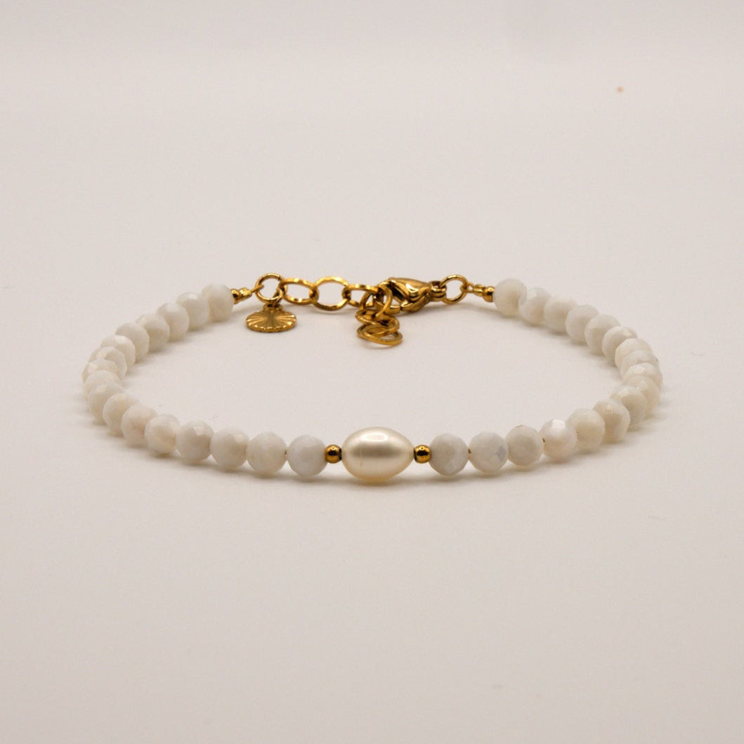 Armband Clara - Perlmutt - Süßwasserperle - Edelstahl - Weiß