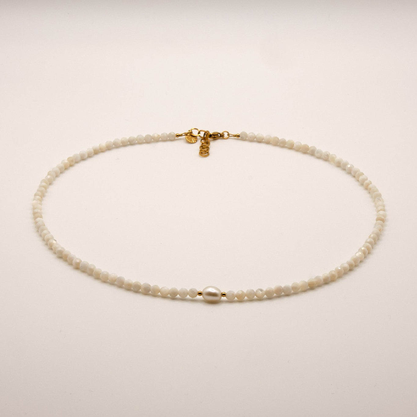 Halskette Clara - Perlmutt - Süßwasserperle - Edelstahl - Weiß