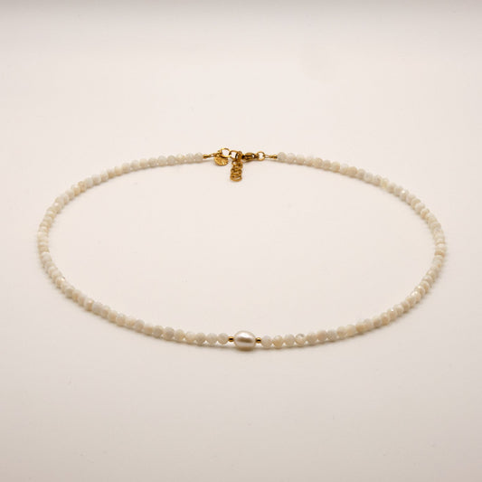 Halskette Clara - Perlmutt - Süßwasserperle - Edelstahl - Weiß