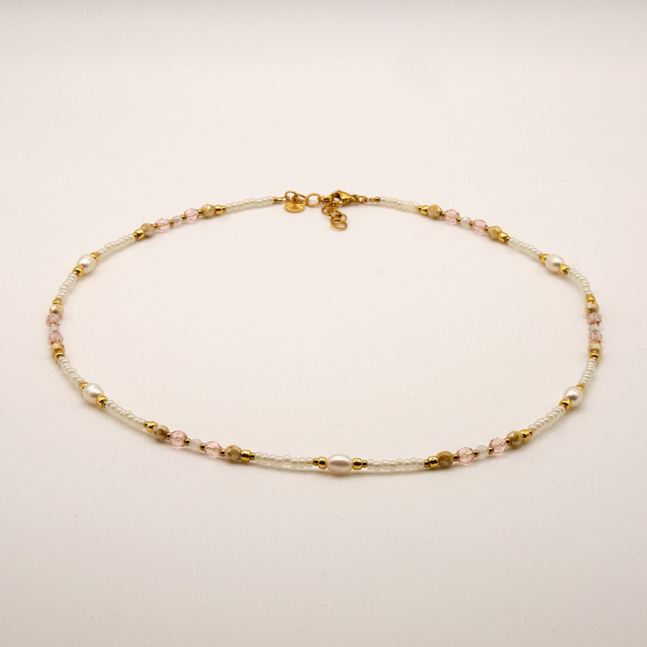 Halskette Selena - Süßwasserperlen - Böhmische Glasperlen - Edelstahl - Weiß/Beige