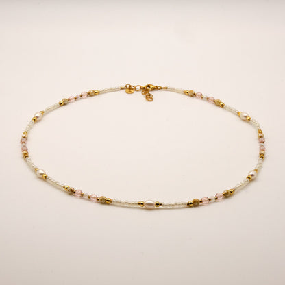 Halskette Selena - Süßwasserperlen - Böhmische Glasperlen - Edelstahl - Weiß/Beige