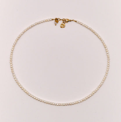 Halskette Marie - Kleine Süßwasserperlen - Edelstahl - Weiß